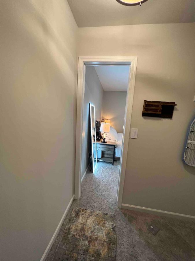 Hometel Premium Guest Suite W/ Private Entrance Ypsilanti Extérieur photo
