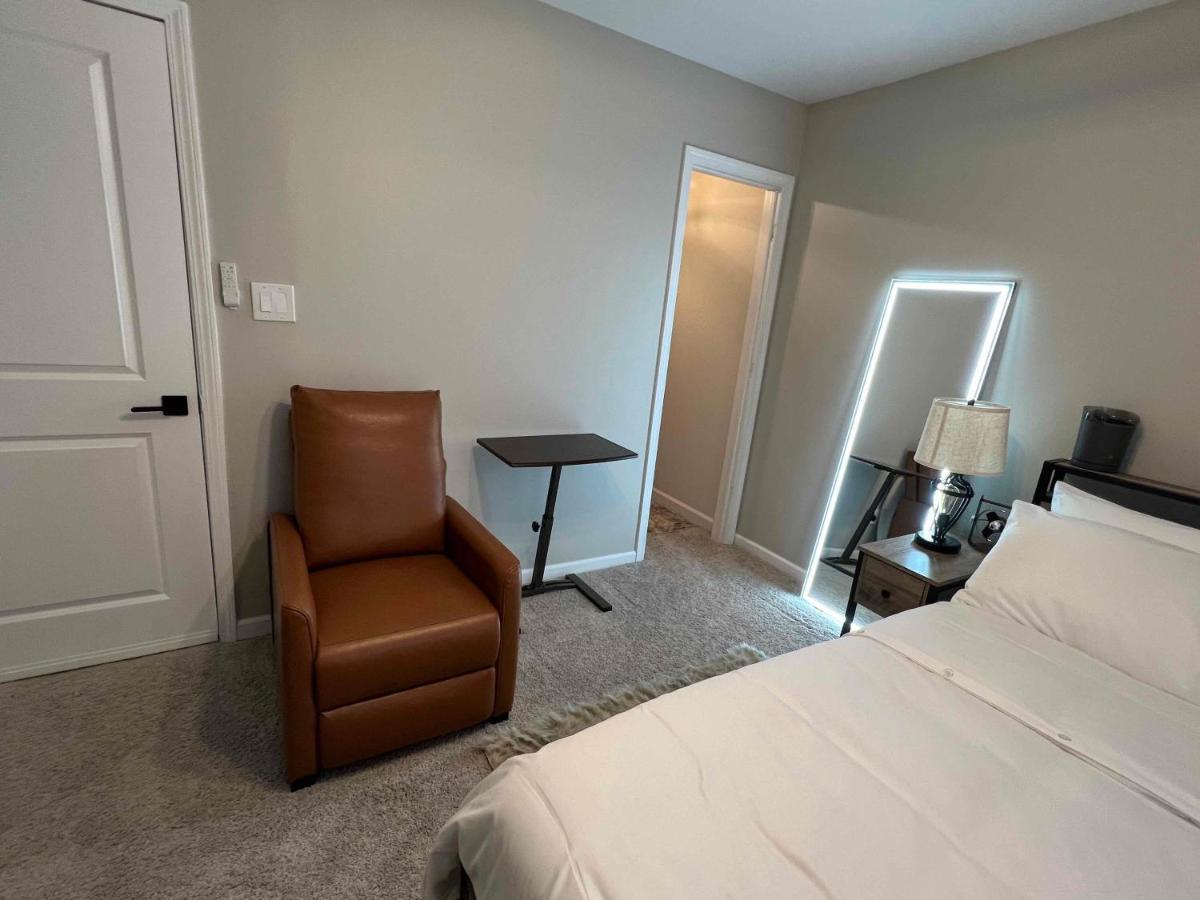 Hometel Premium Guest Suite W/ Private Entrance Ypsilanti Extérieur photo